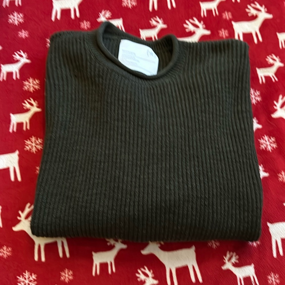 Men’s large Banana Republic sweater. 100% cotton.